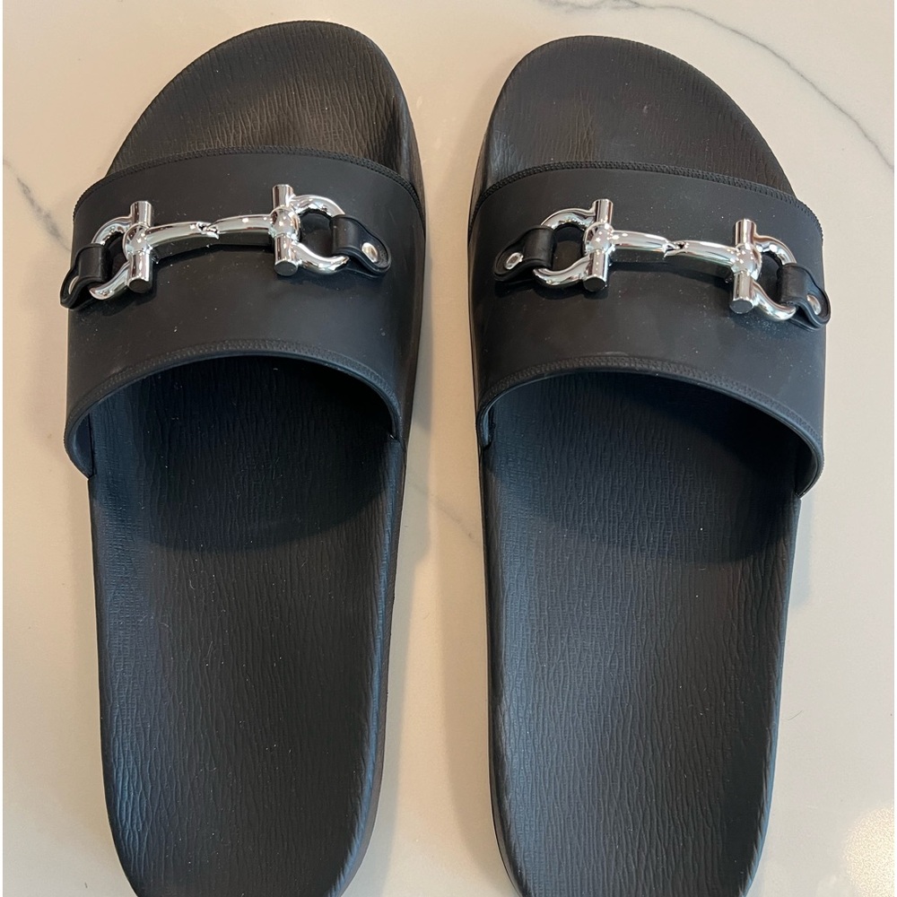 Men’s ferragamo pool/beach slides